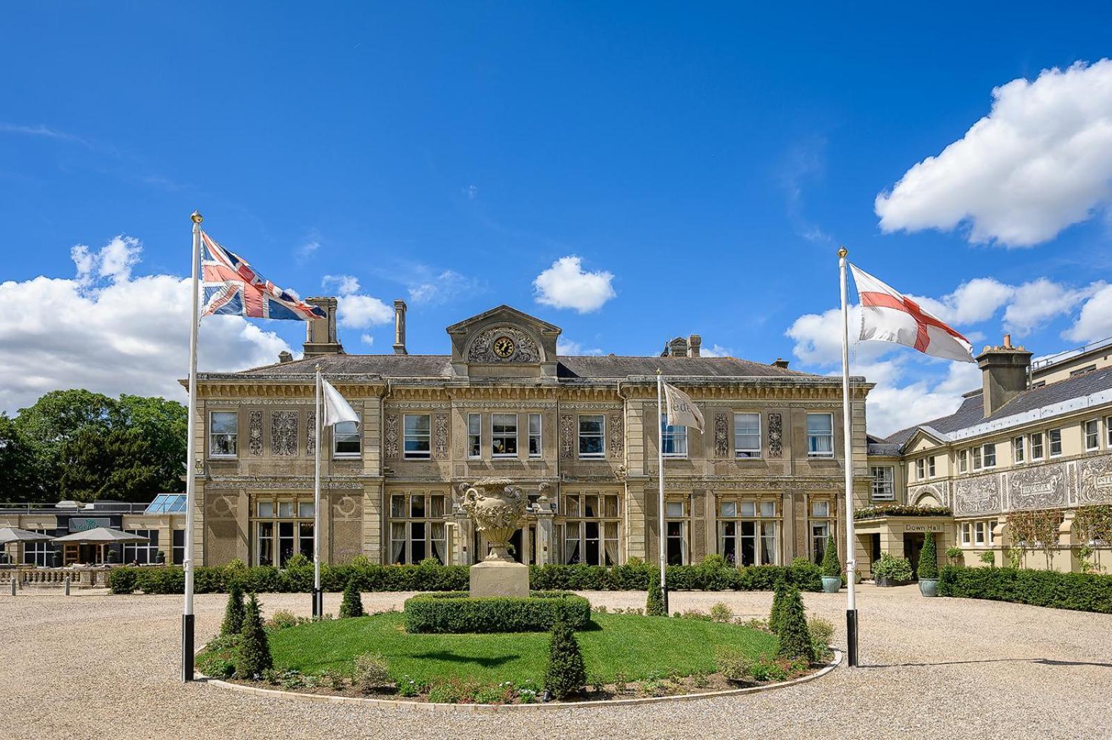 Hatfield Heath Down Hall Hotel מראה חיצוני תמונה