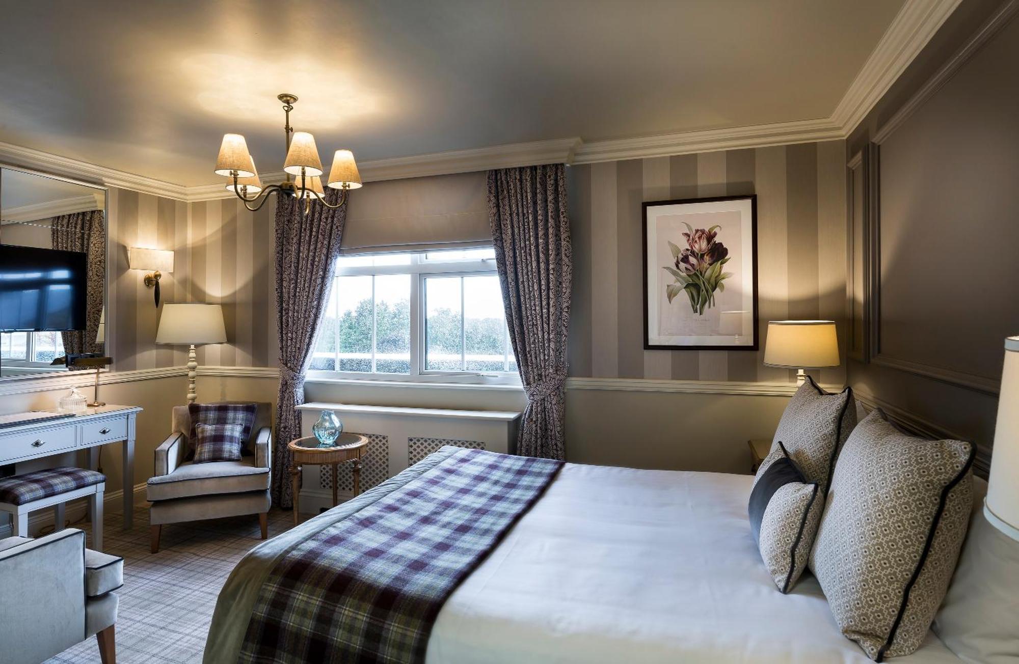 Hatfield Heath Down Hall Hotel מראה חיצוני תמונה