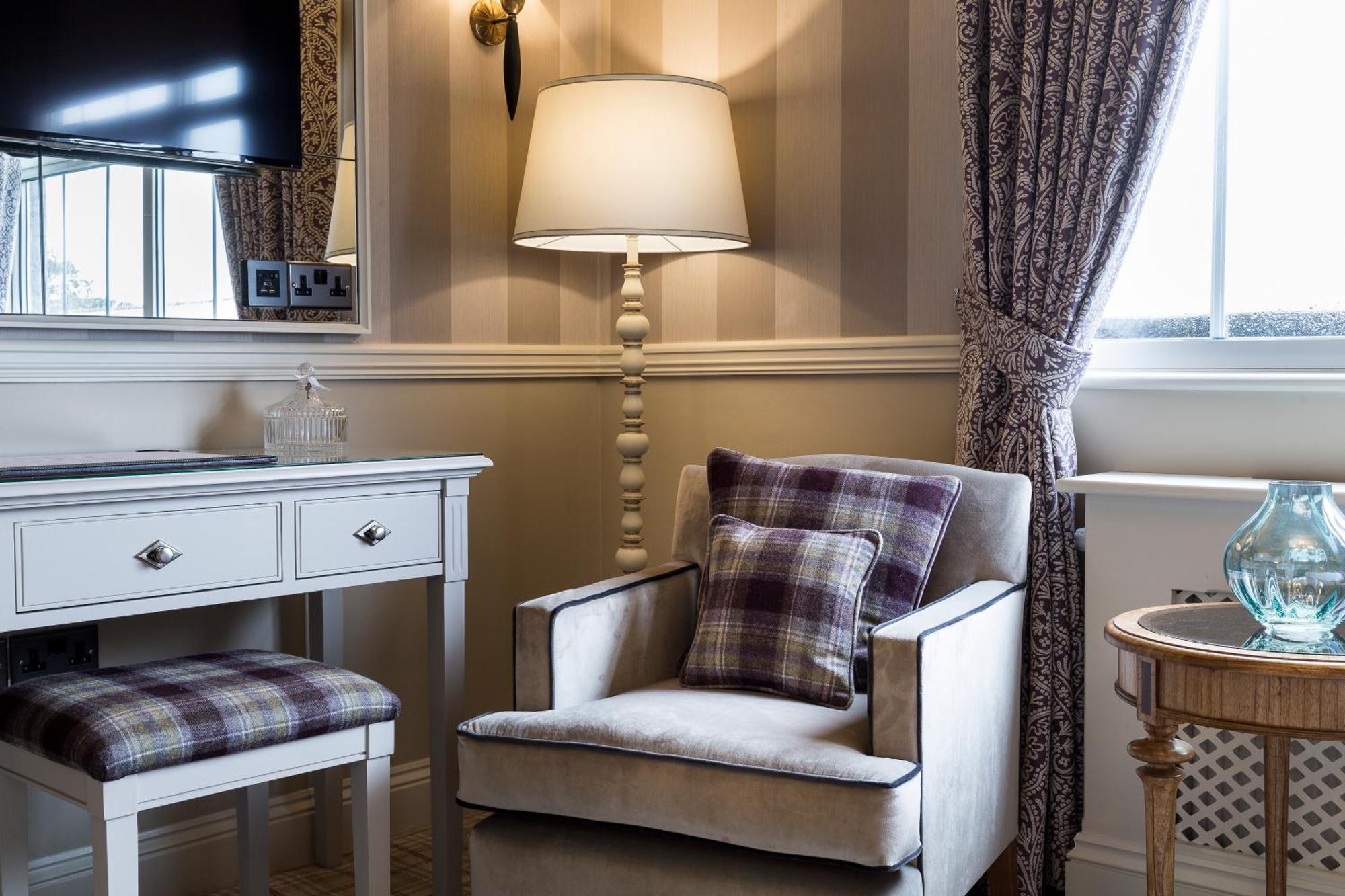 Hatfield Heath Down Hall Hotel מראה חיצוני תמונה