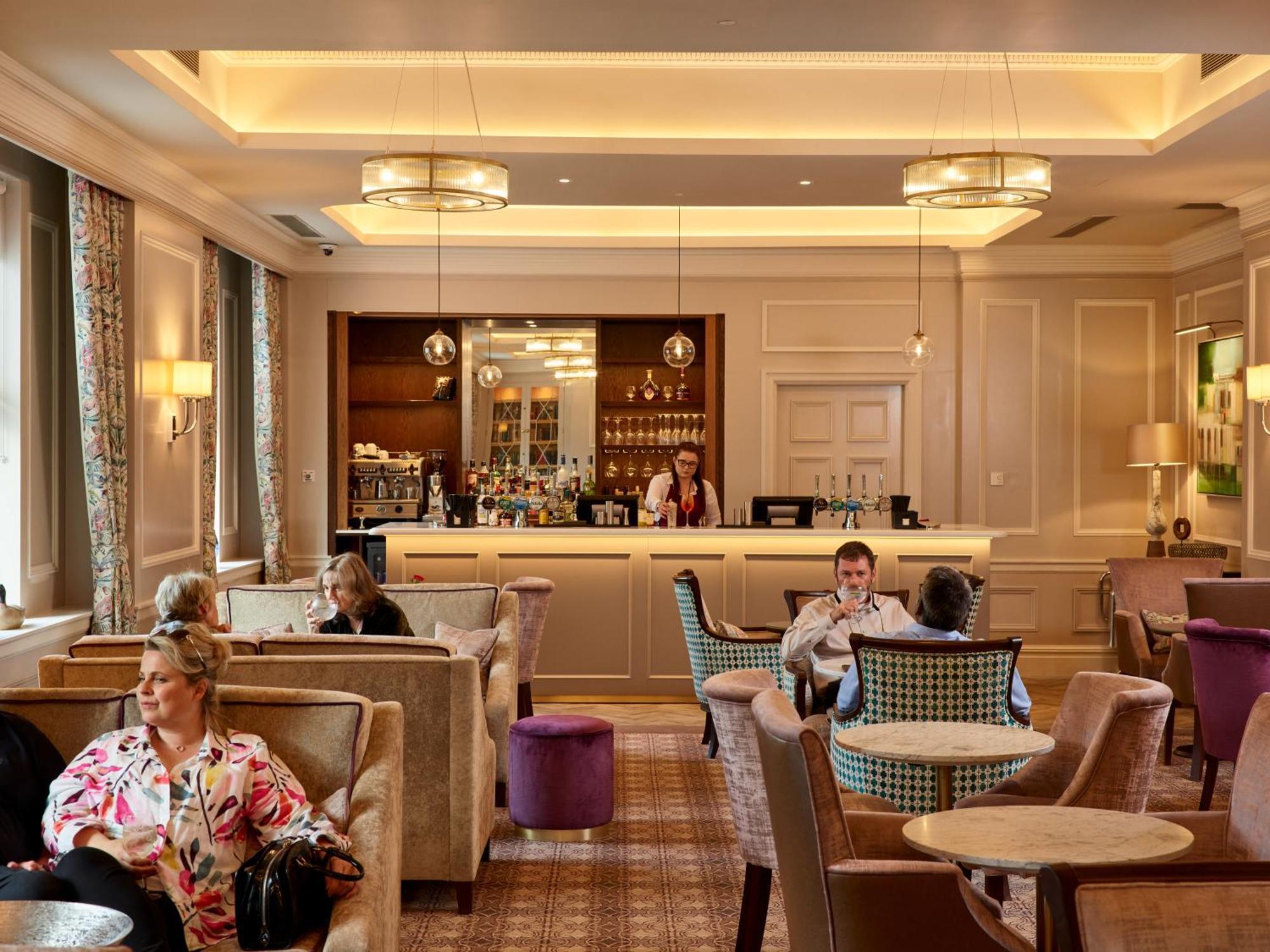 Hatfield Heath Down Hall Hotel מראה חיצוני תמונה